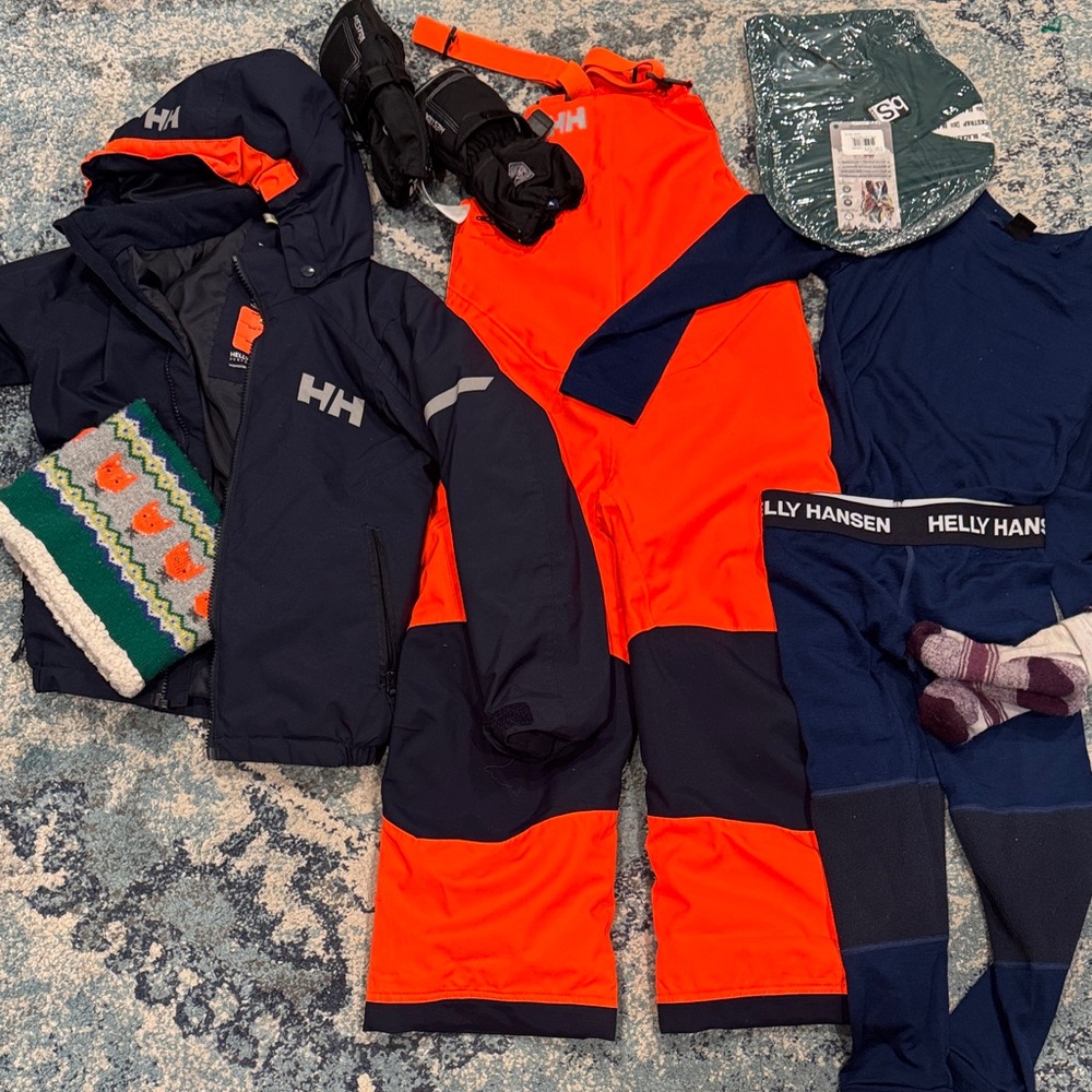 Ski suit bundle: Helly Hansen boys size 6